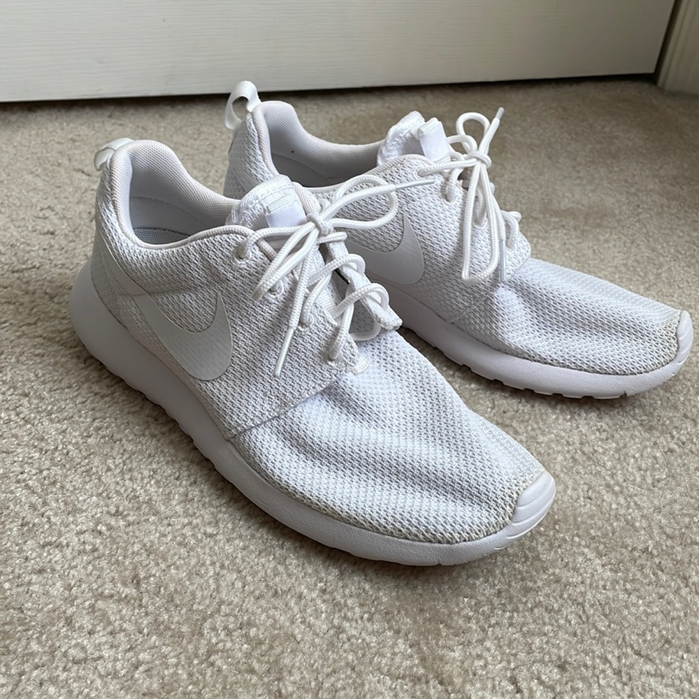 Nike Roshe One Shoes